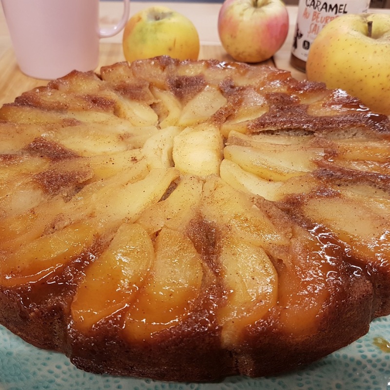 Gâteau tatin aux pommes, sarrasin et caramel beurre salé